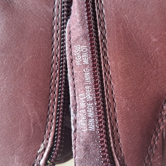 Earth Pegasus Merlot Soft Leather Zipper Slouchy Short Heel Ankle Booties Comfy - Picture 10 of 15